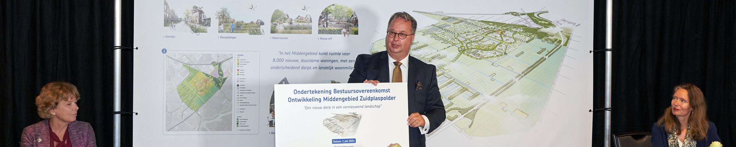 Burgemeester Han Weber na de ondertekening